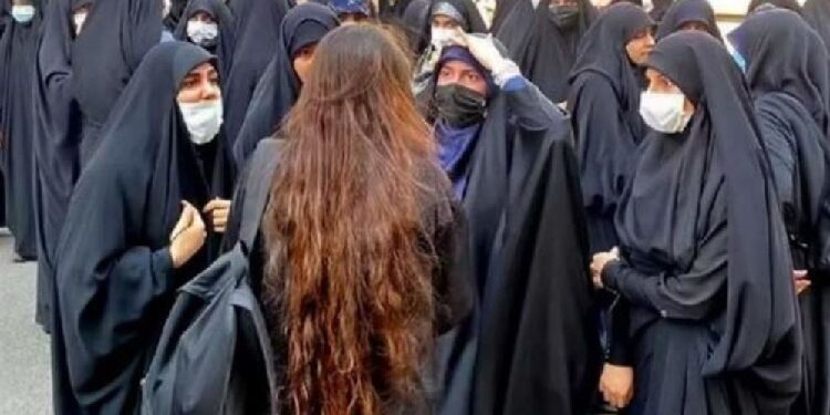 hijab-obligatoire-iran-csdhi-750×375